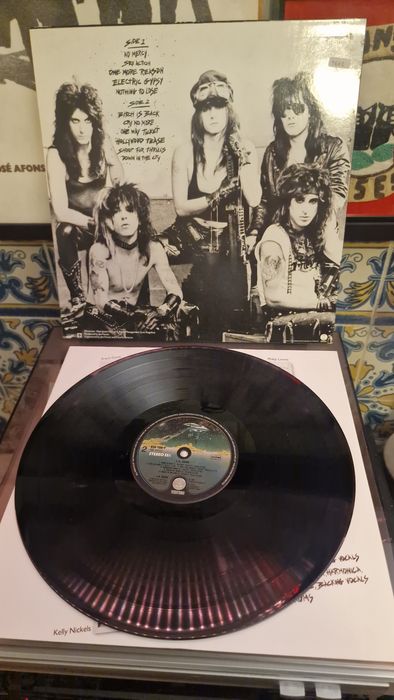 LA Guns- LP em excelente estdo