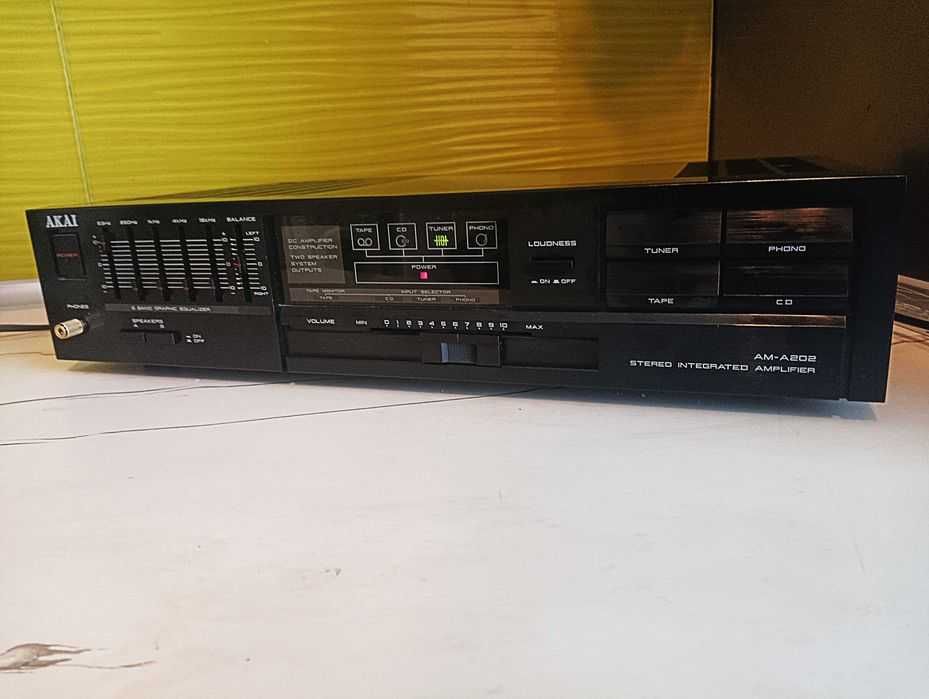 wzmacniacz Akai AM-A202 z korektorem graficznym