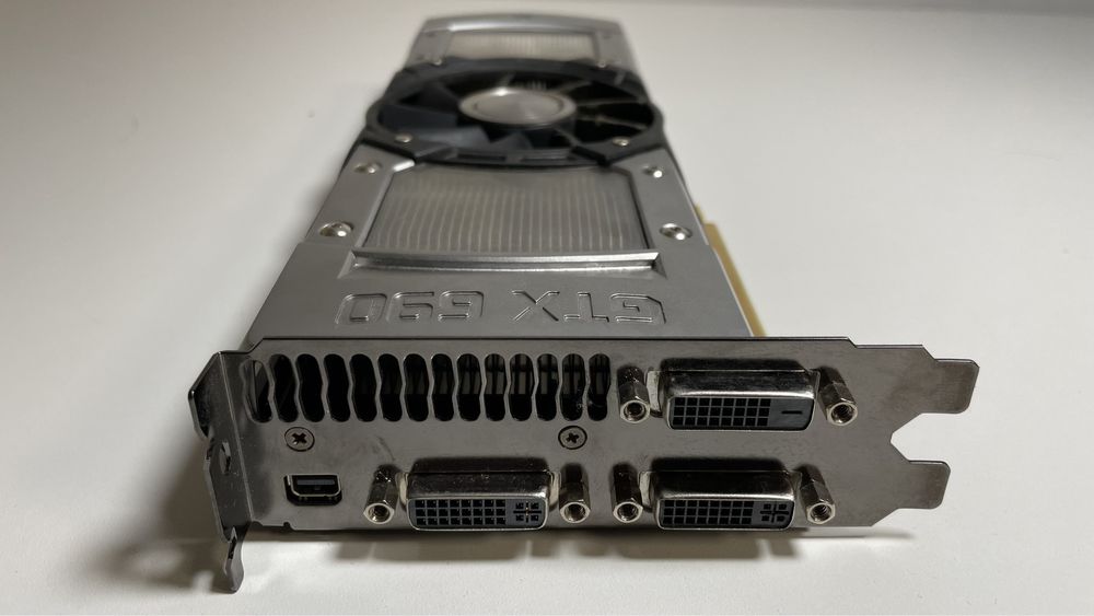 Відеокарта Geforce GTX 690