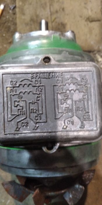 Двигун від старої пралки СССР.