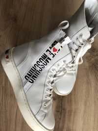 Tenis moschino em pele