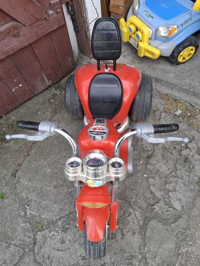 Motorek na akumulator dla dziecka.