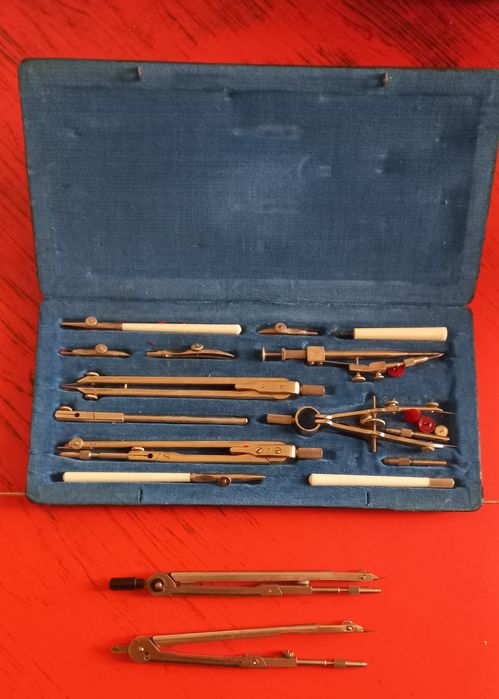 Готовальни для черчения