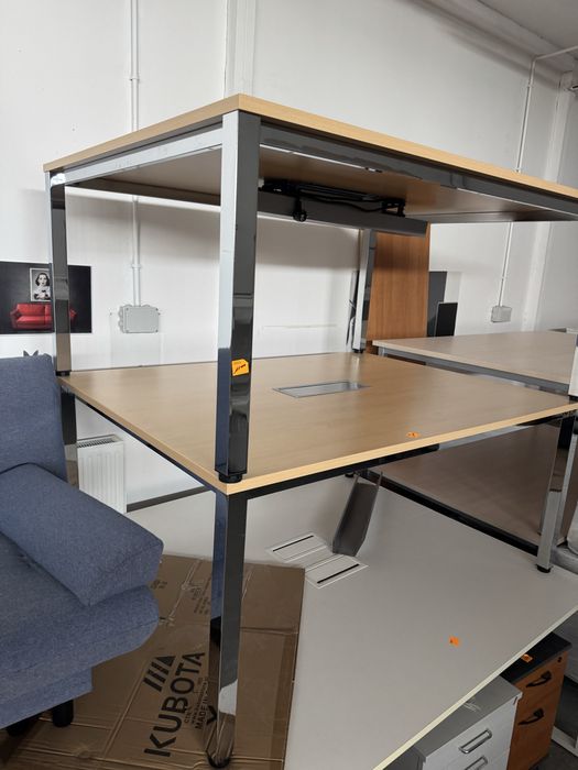 Stoół konferencyjny 140/120 z mediaportem , uzywany,poleasingowy