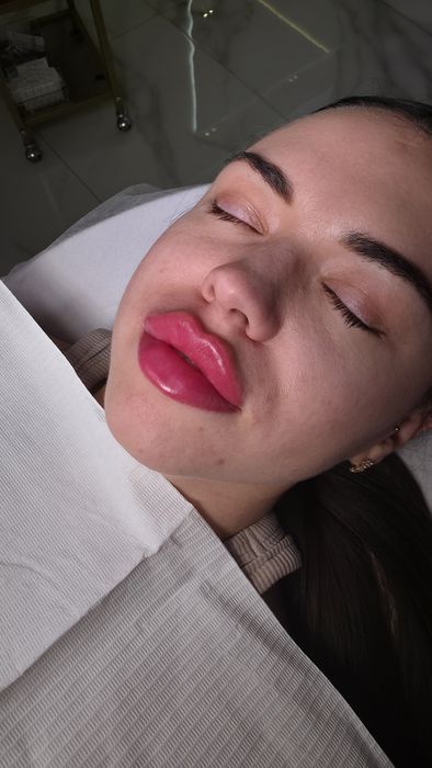 Губи за 2500 до Чорної п'ятниці