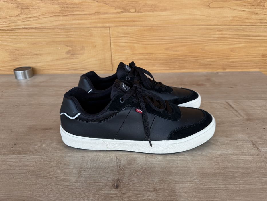 Buty męskie Levi’s 43 EU – prawie nowe, oryginał, czarne sneakersy