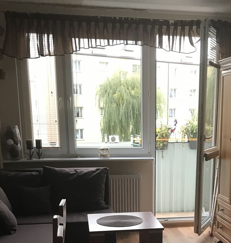 Żaluzje metalowe w kolorze drewna