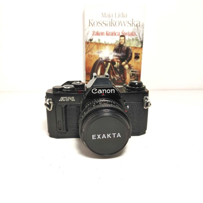 Czarna piękność Lustrzanka analogowa CANON AV-1 canon lens 50mm 1:1,8