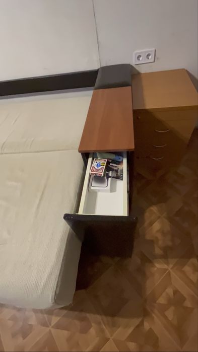 Продам диван з двома подушками б/у