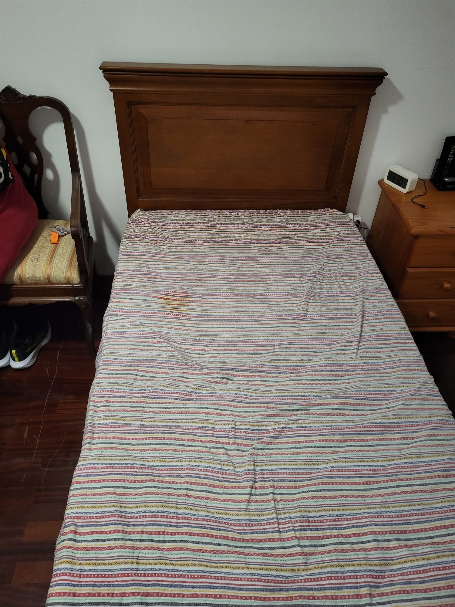 Cama madeira solteiro
