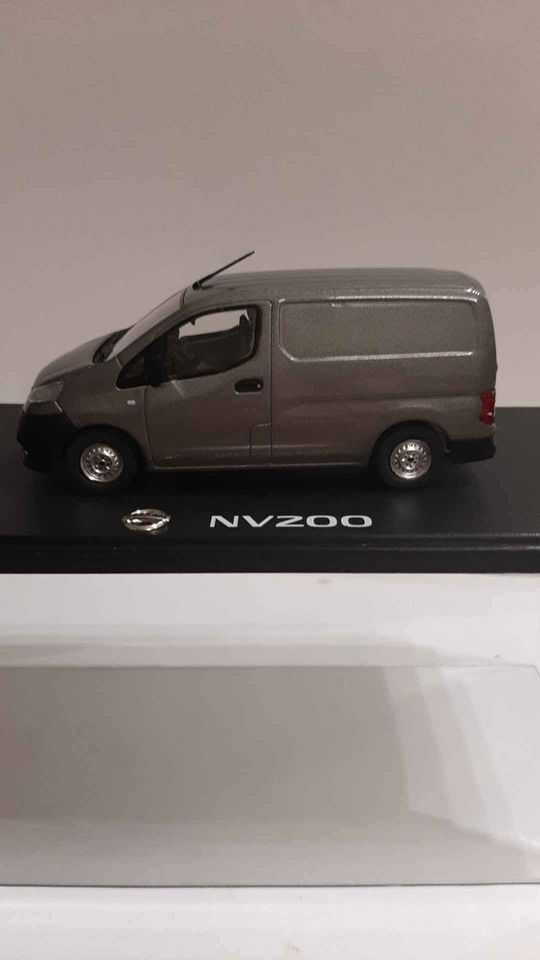 Nissan NV200 Norev gray dealer van 1/43