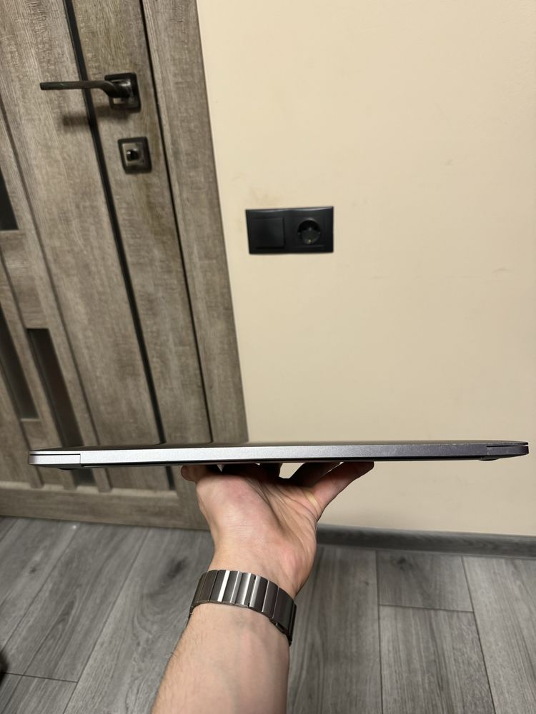 Macbook pro 15 2018 core i9 32/1tb amd pro vega 20 4gb