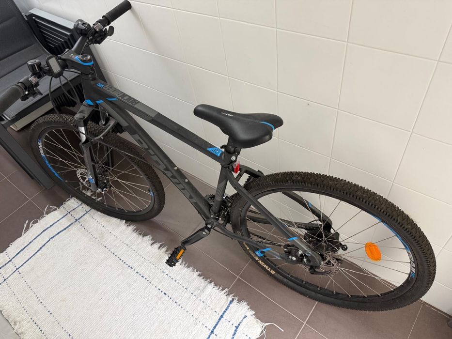 Bicicleta de montanha em aluminio com suspensão frontal