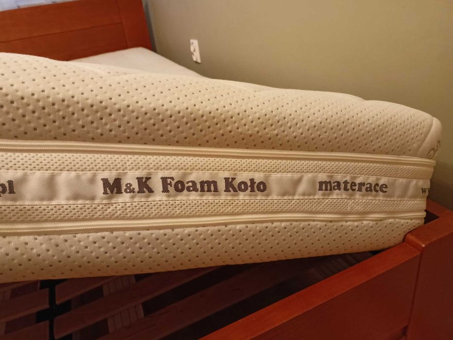 Łóżko z materacem do sypialni drewniane dwuosobowe