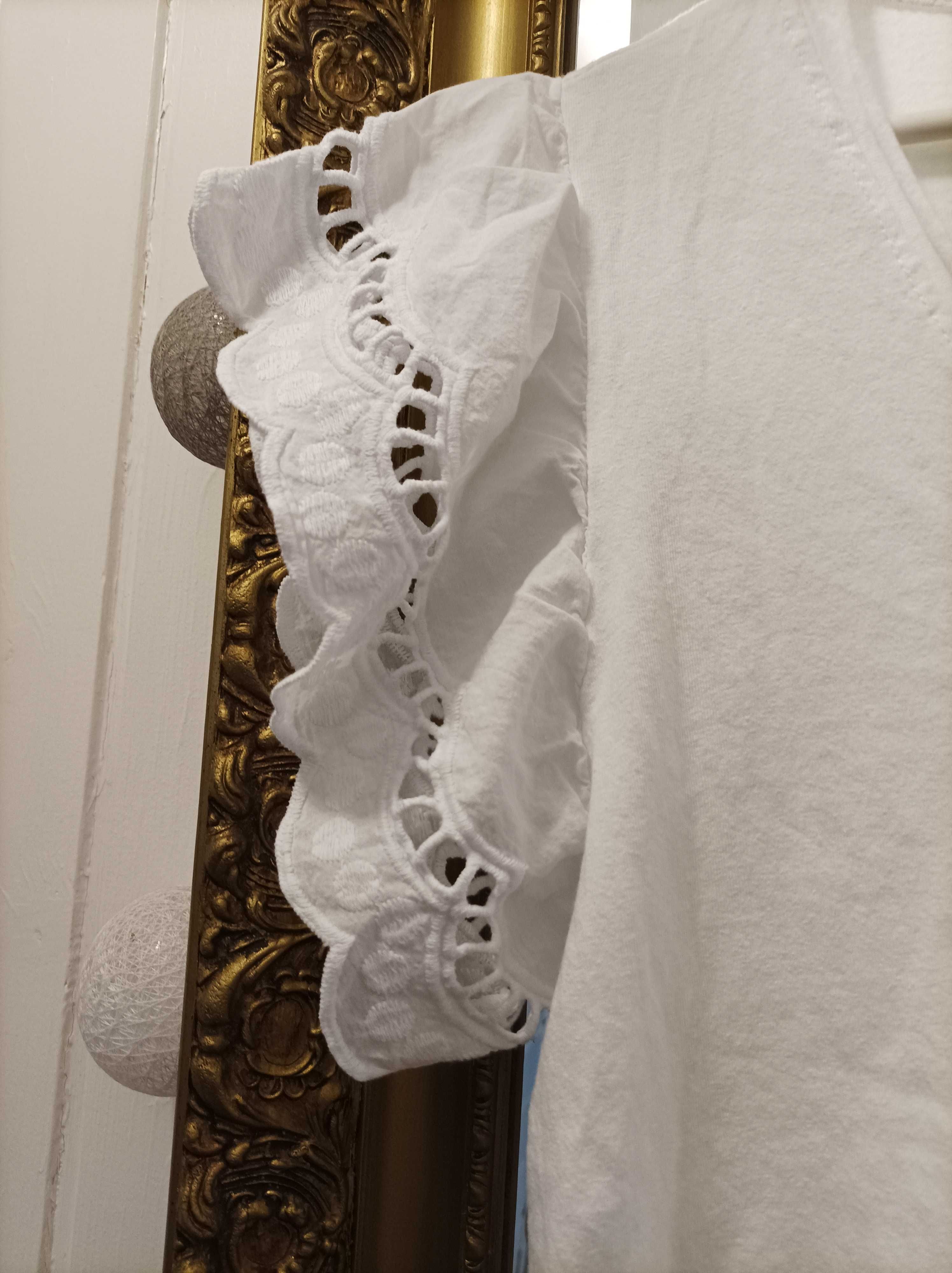 Bluzka damska biała z haftowanym rękawem