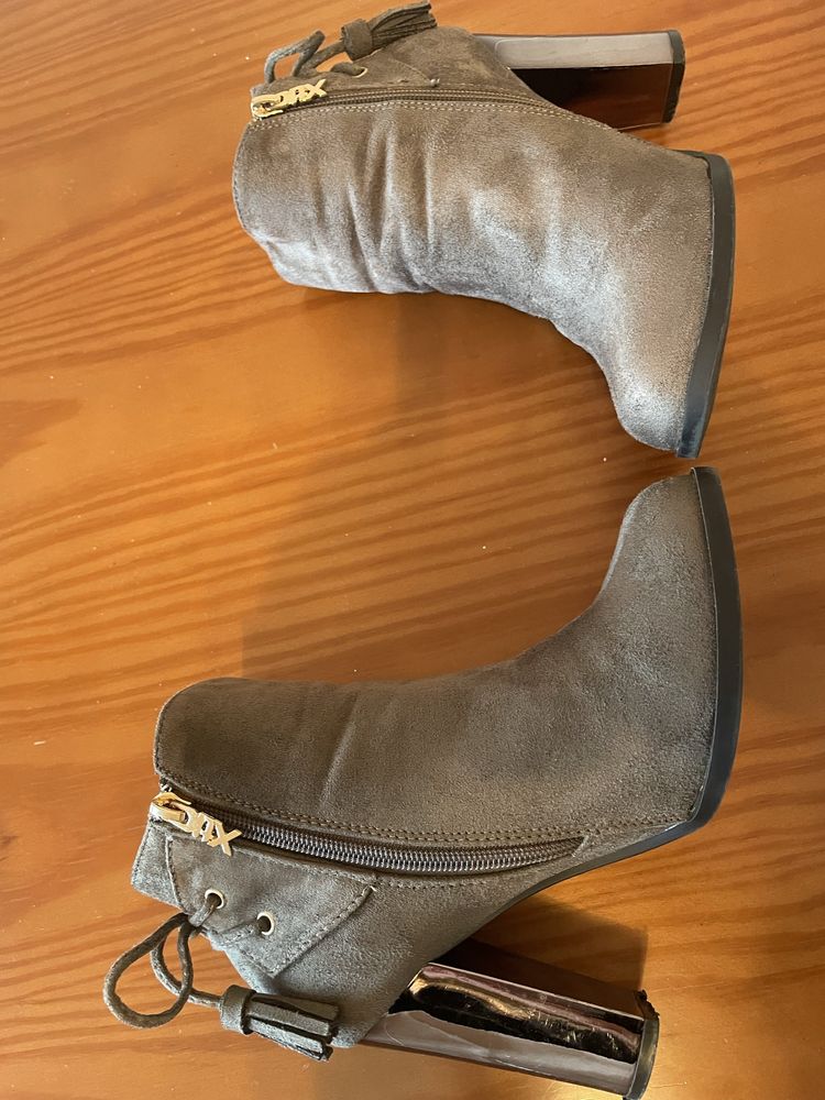 Botas numero 39, esrado novo
