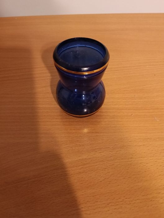 Wazonik kobaltowy.
