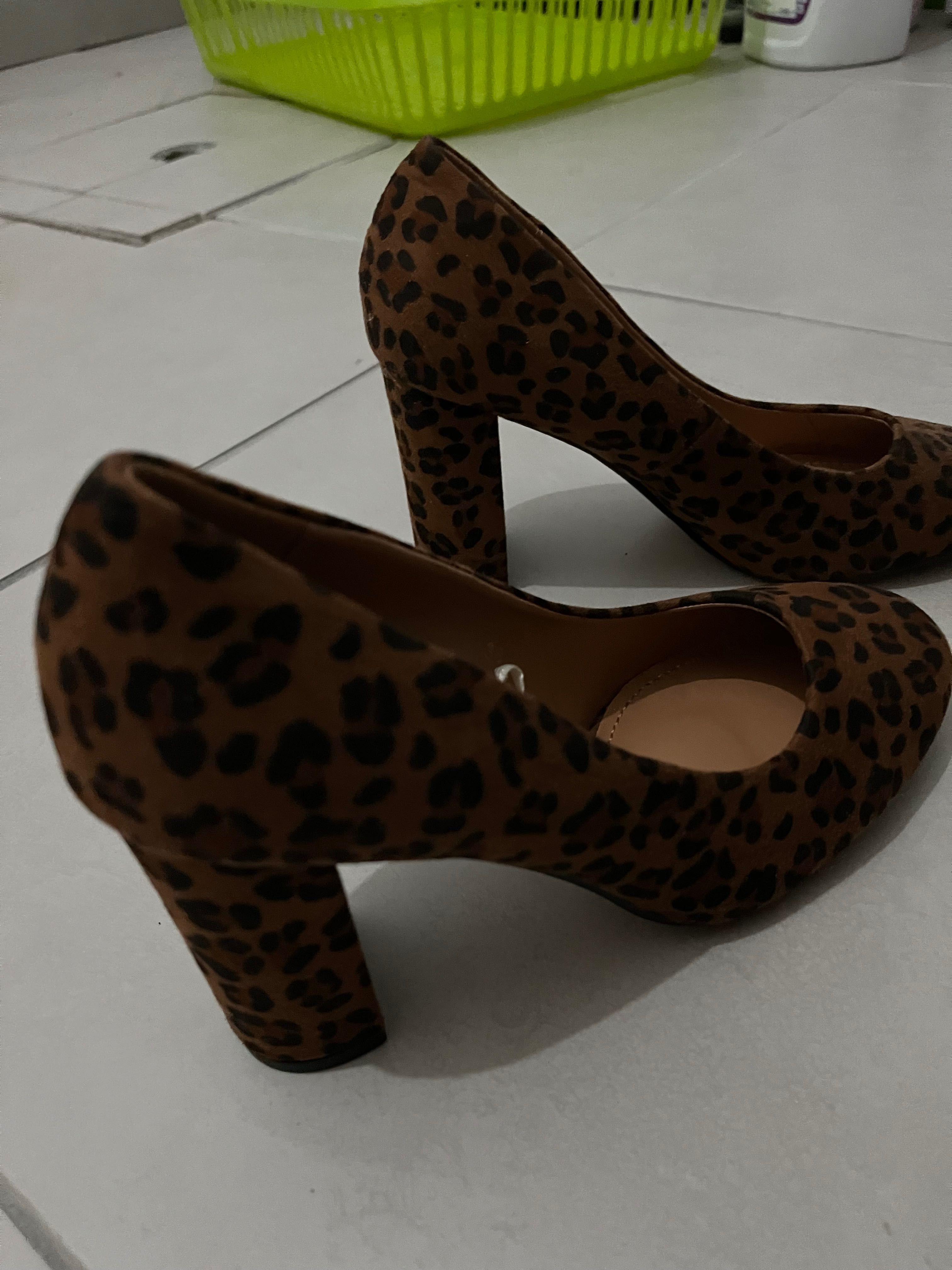 Sapatos leopardo