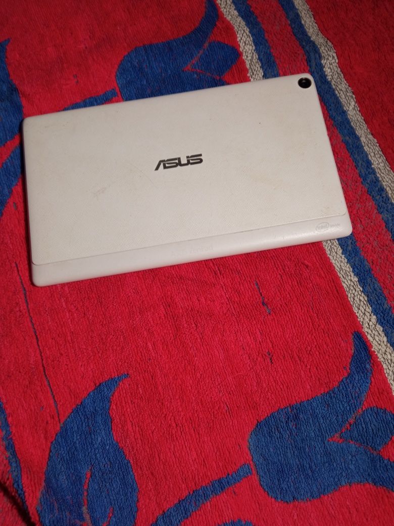 Tablet ASUS Zenpad 8.0 (Z380M) com ecrã partido