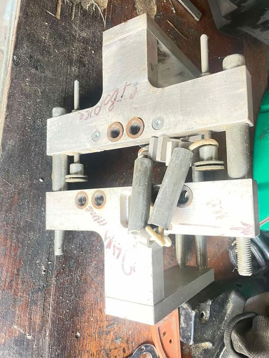 Гильотина и кондуктор для фурнитуры петель дверей