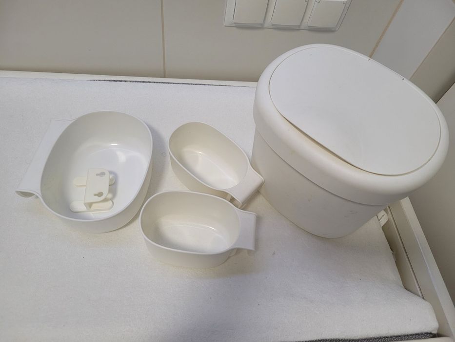 Przewijak Ikea z specjalną matą i pojemnikami