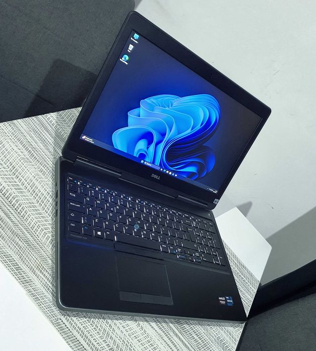 DELL xeon®™/AMD®ProWX4150™/32GBram/1,5TBNvme/USB-C3.1/Podś.Klaw./Win11