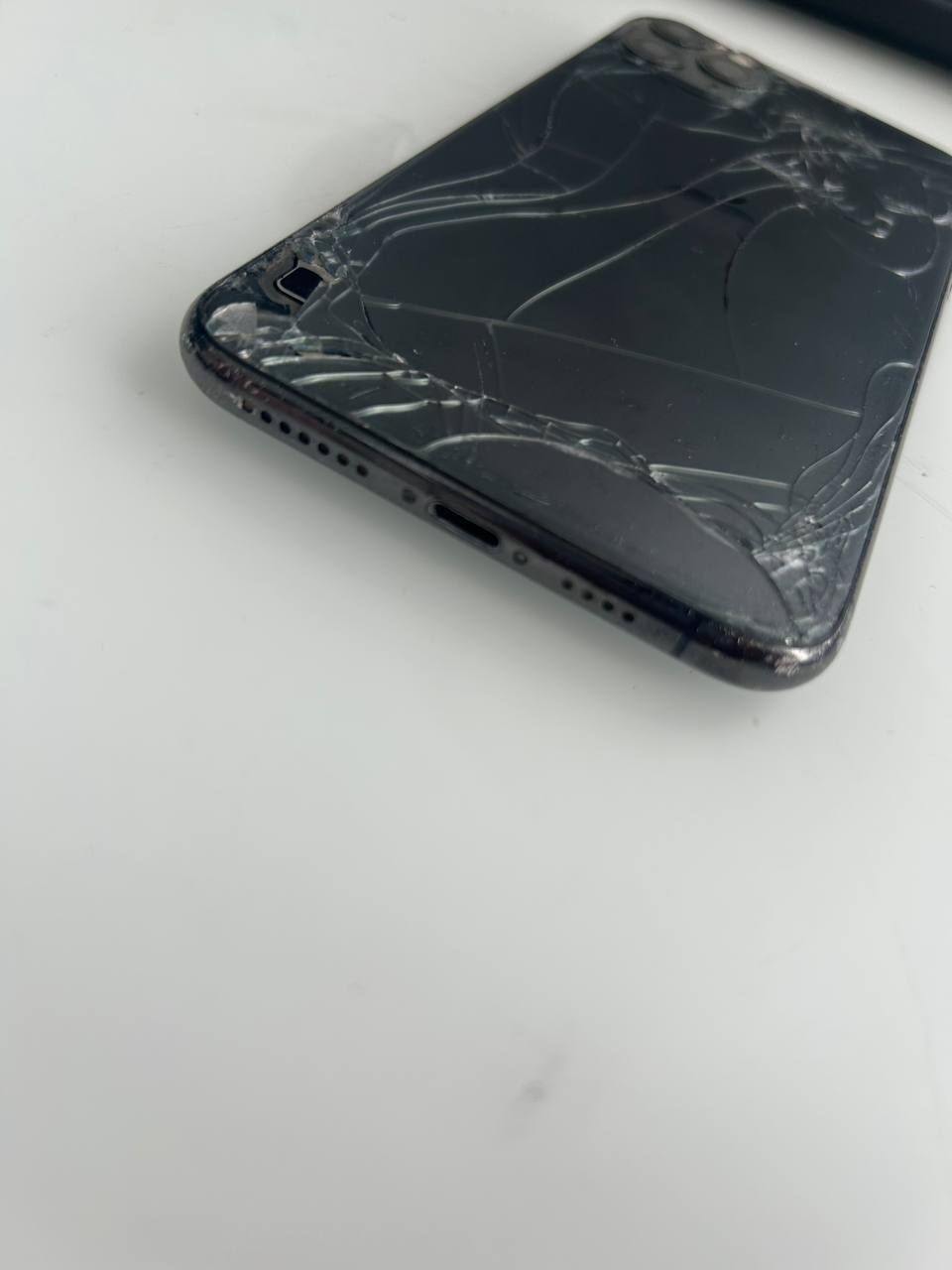 Iphone 11 pro max icloud lock