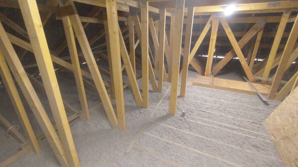 Wdmuchiwanie celulozy, ocieplanie poddasza, WEŁNA CELULOZOWA, izolacje