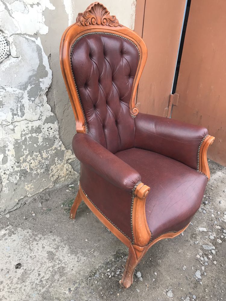 Кресло антикварное
