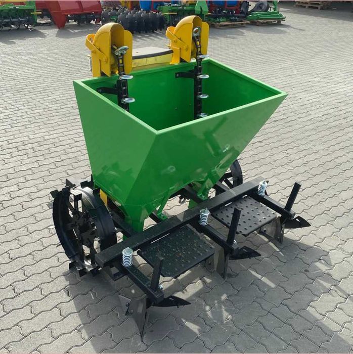 Картоплесаджалка навісна для трактора дворядна 60 см їжаки, сажалка
