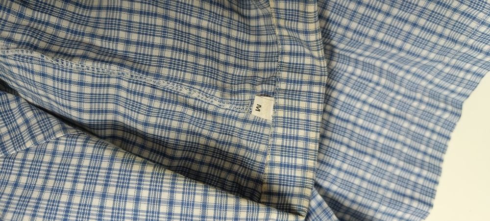 Camisa azul e branca tamanho M. Usado