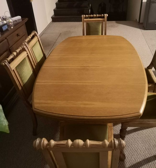Stół dębowy z krzesłami