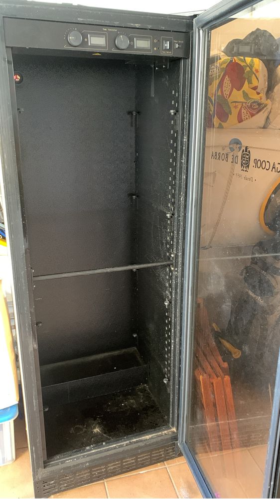 Refrigerador de vinho tinto semi novo