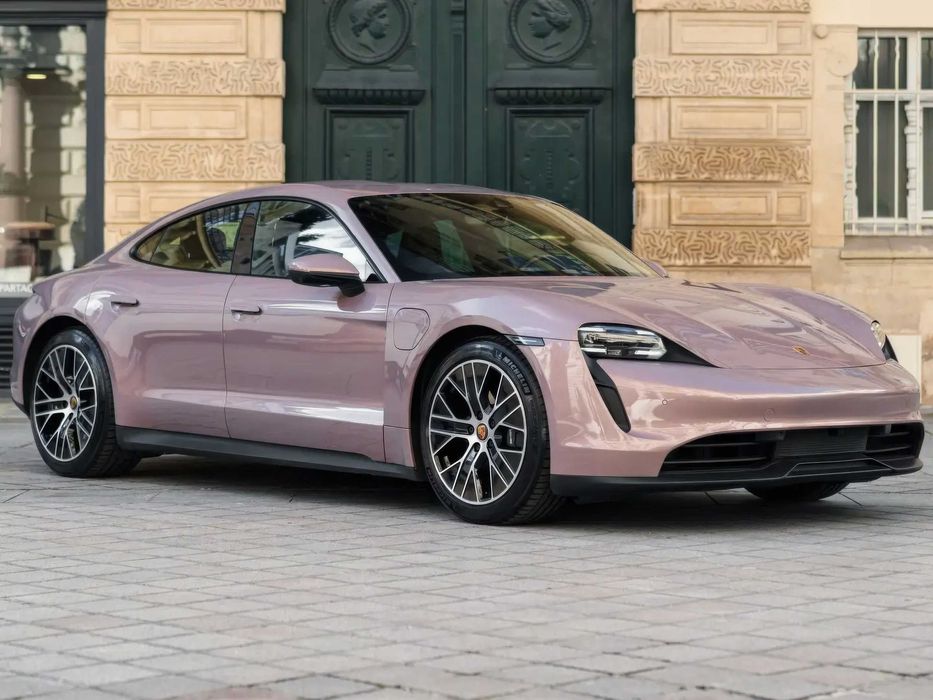 Porsche Taycan      2022