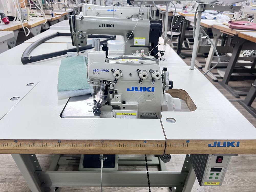 Overlock Juki MO 6904J 3-nitkowy, górny transport, ciężkie szycie 230v