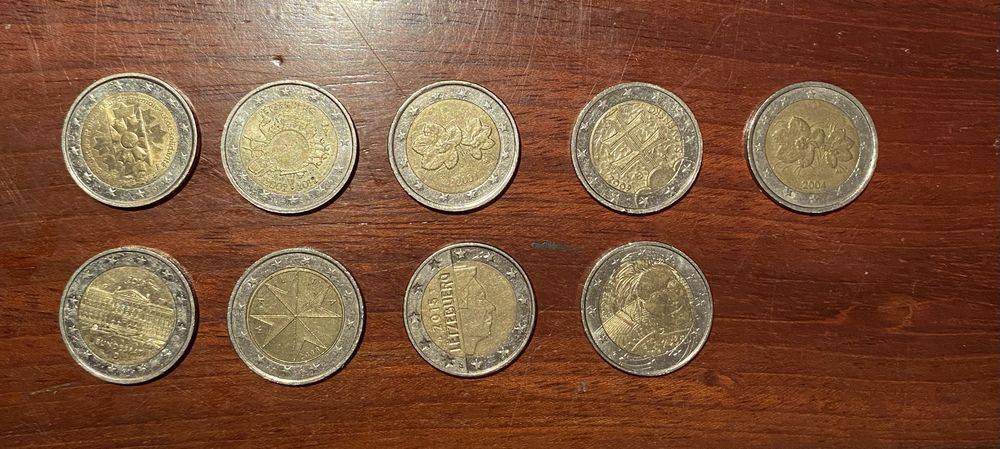 Moedas 2 euros vários anos e nacionalidades