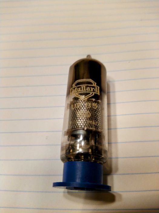Válvula Mullard UF 85