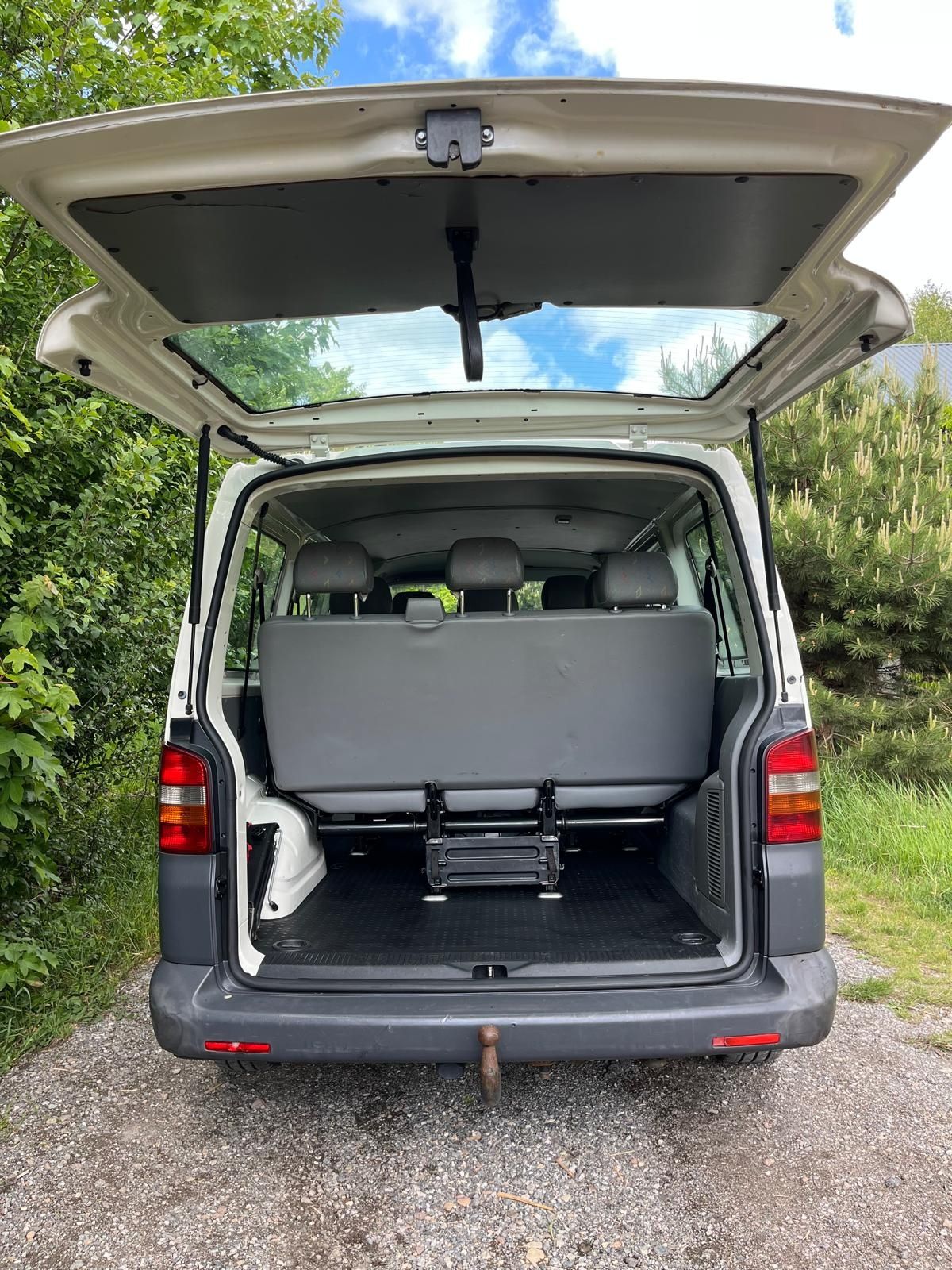 VW Transporter. Zadbany. 8 osób