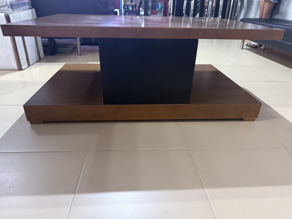 Mesa centro em madeira