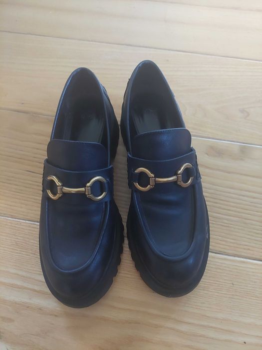 Czarne loafersy damskie