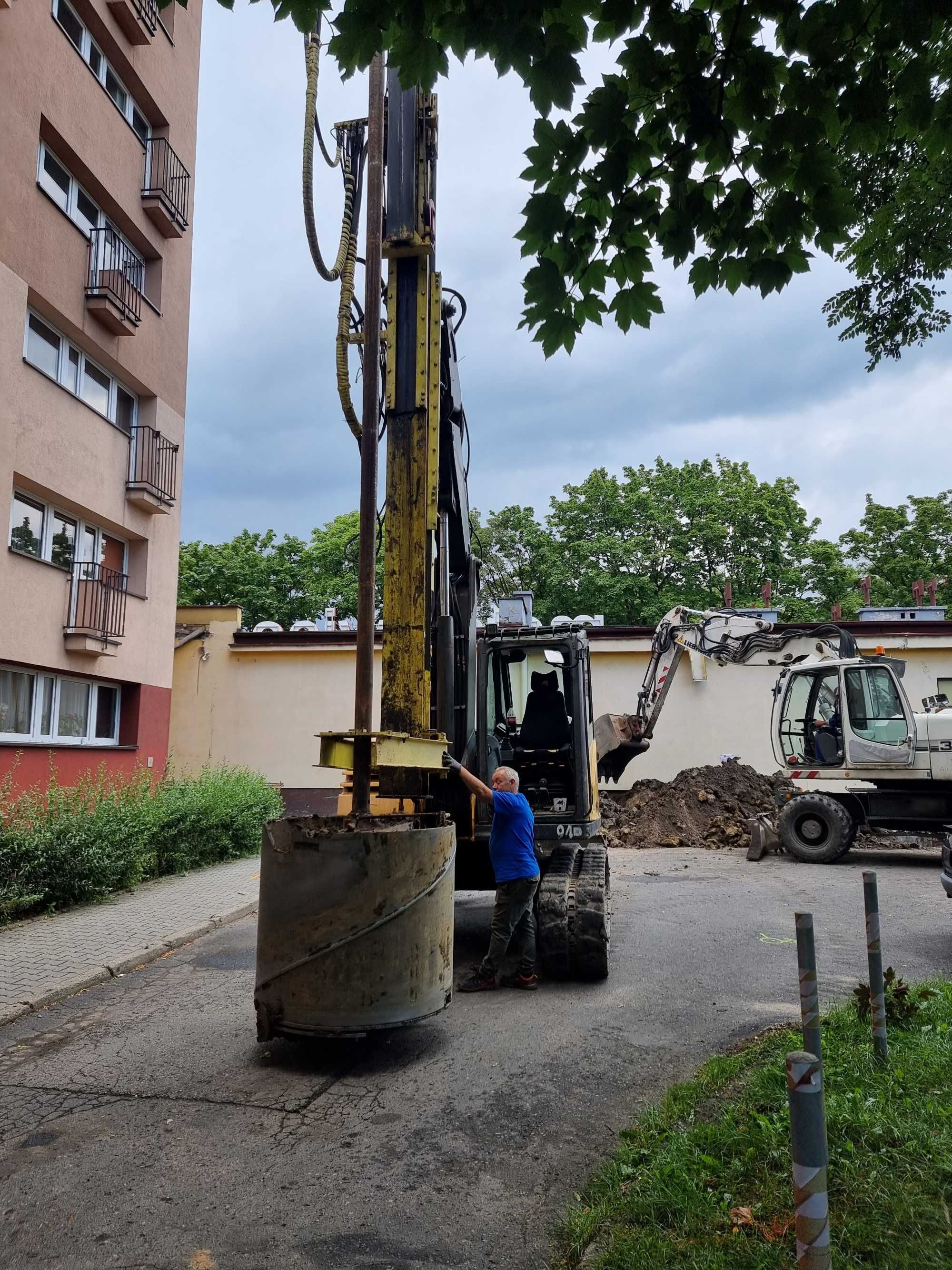 Kopanie studni , studnie fundamentowe, zapuszczanie studni.