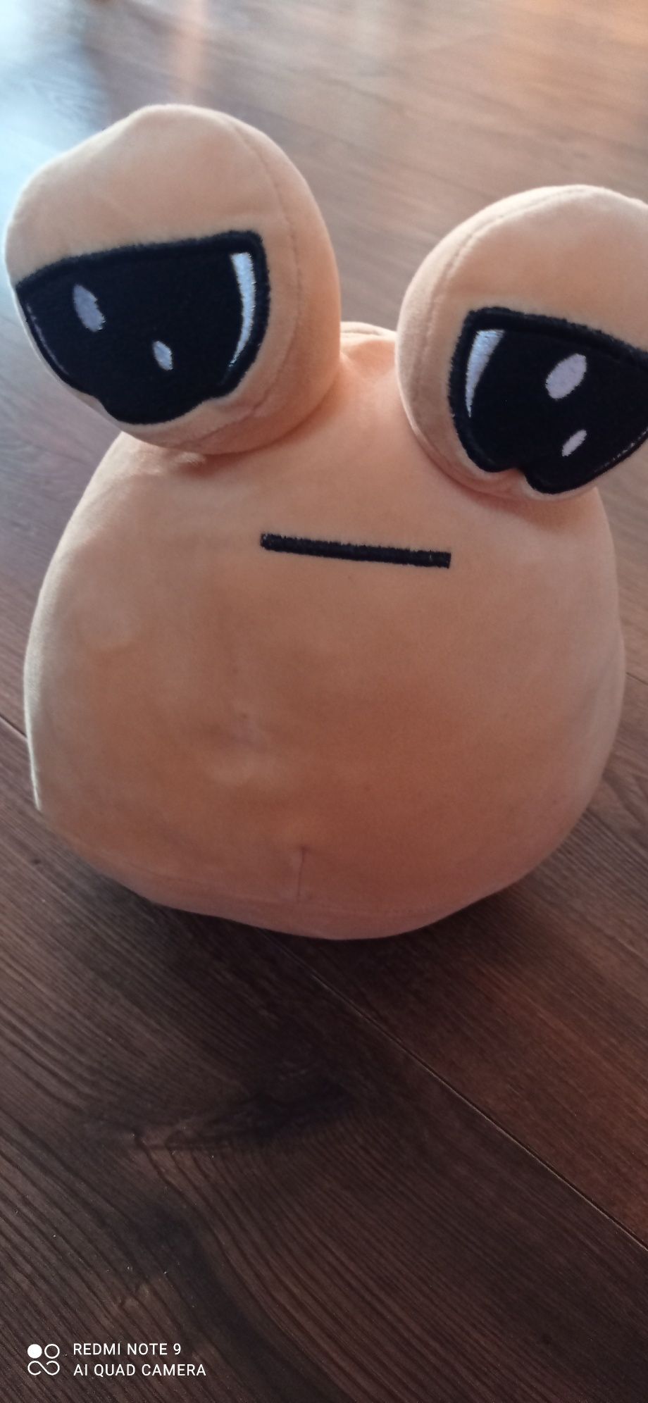Maskotka Pou pomarańczowy