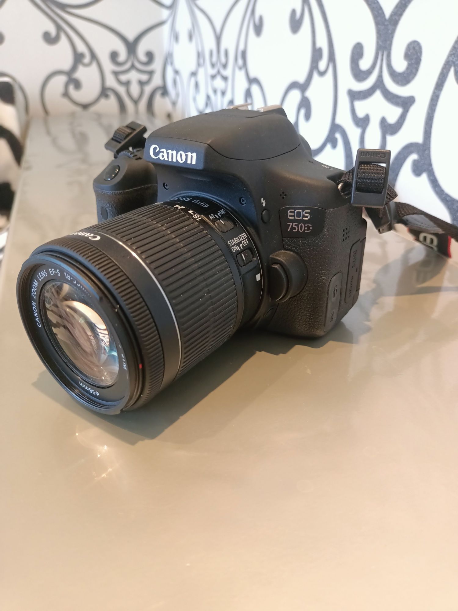 Продам фотоапарат Canon EOS 750D