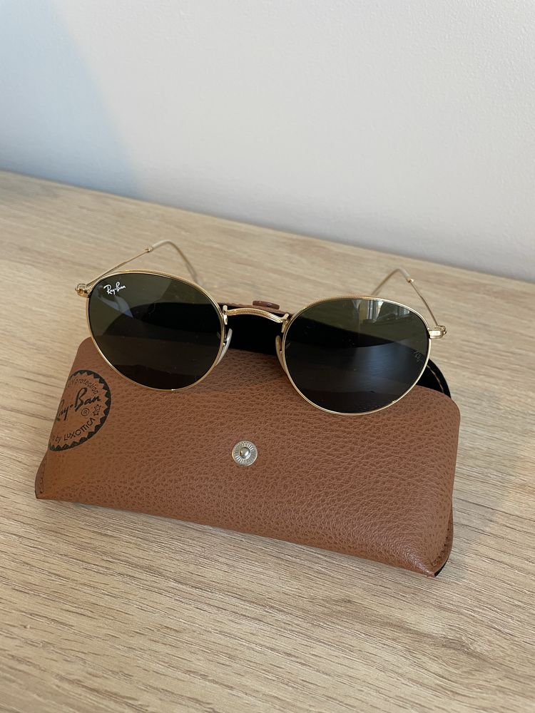 Óculos dourado da Ray-Ban