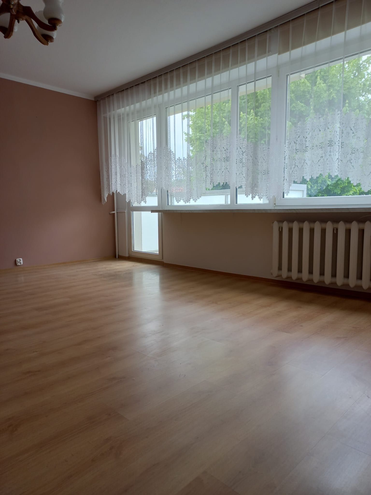 Sprzedam 2-pokojowe mieszkanie z balkonem–Głuchołazy-48m2- os. Koszyka