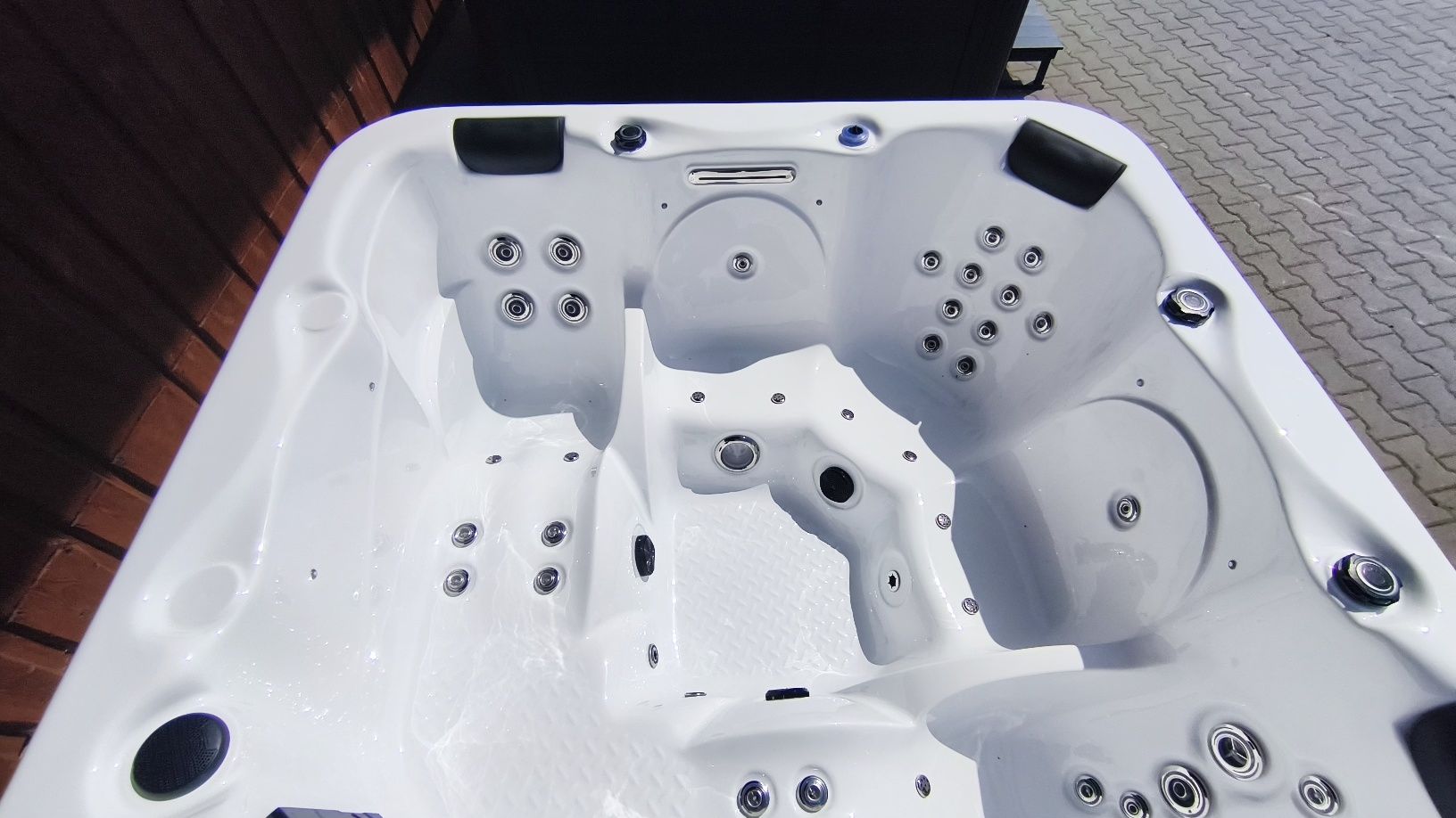 Jacuzzi zewnętrzne 5 osobowe Wifi,  46 dysz, hydro i aeromasaż