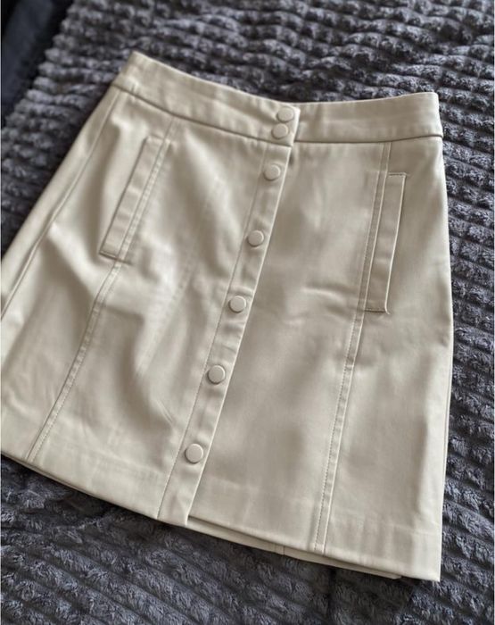 Спідниця бежевого кольору