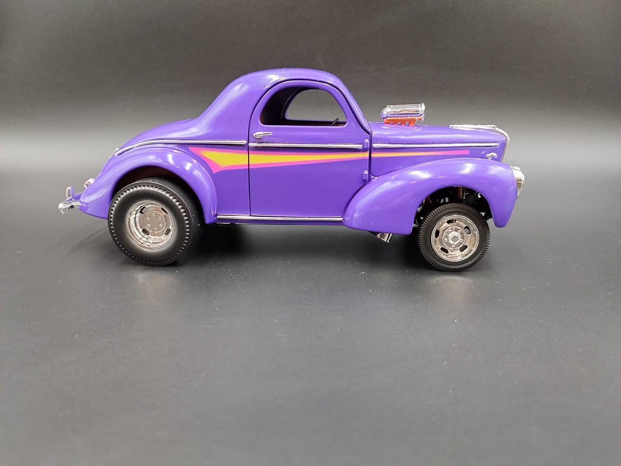 1:18 Road Legends 1941 Willys Coupe model nowy