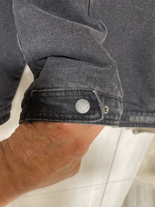 Продам джинсову куртку всесезона XL, купували в офіціалі,