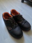 Wygodne buty z metalowym noskiem